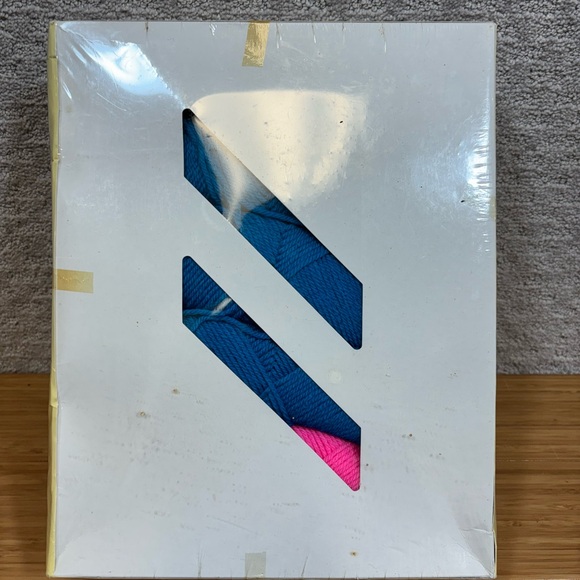 Vtg Crochet-Me Yarnables Kit 13" Tiny Spinrite Yarns Limited Factory Sealed - Picture 4 of 5